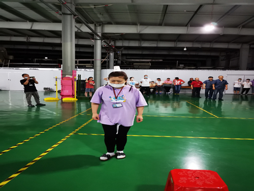 2022年7月拓展游戲&ldquo;夾紙運杯&rdquo;